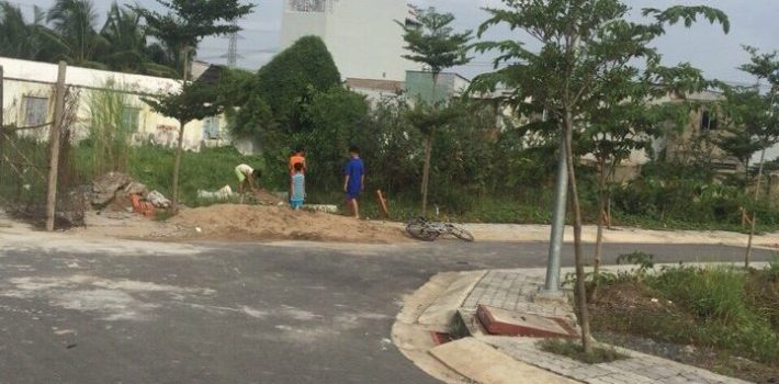 Bán lô đất đường D8 khu 28ha Nguyễn Bình chỉ 2.4 Tỷ