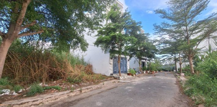 Bán lô đất hẻm thông 1651 Lê Văn Lương qua Nguyễn Bình