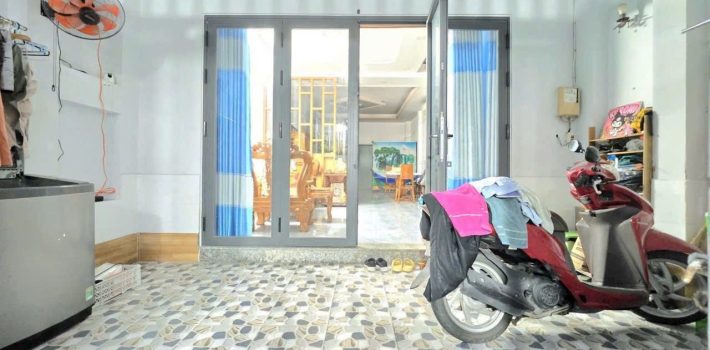 Nhà đẹp: Bán nhà hẻm 2056 Huỳnh Tấn Phát ngay trường học