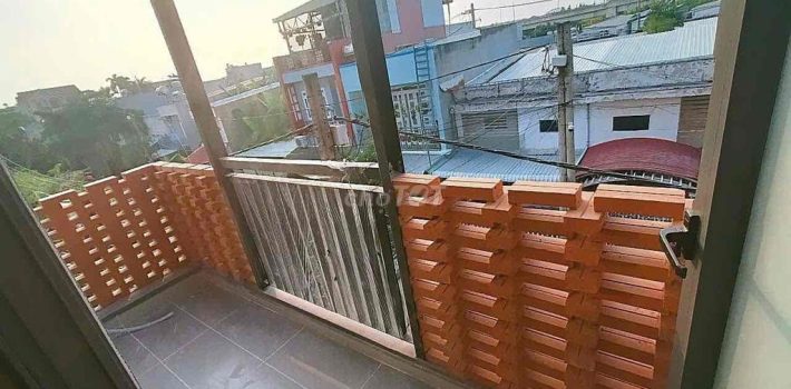Cho thuê phòng có ban công ngay cầu Rạch Tôm 2.3tr